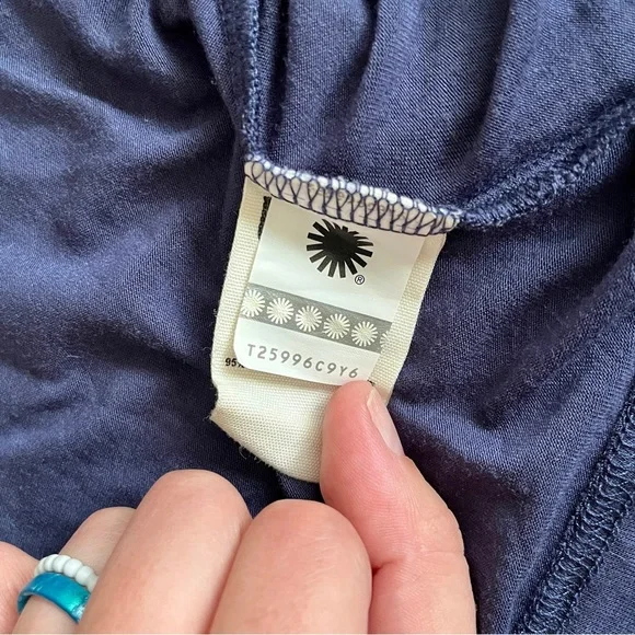 UGG Long Sleeve Pajama Sleep Top Size Medium - Picture 8 of 8